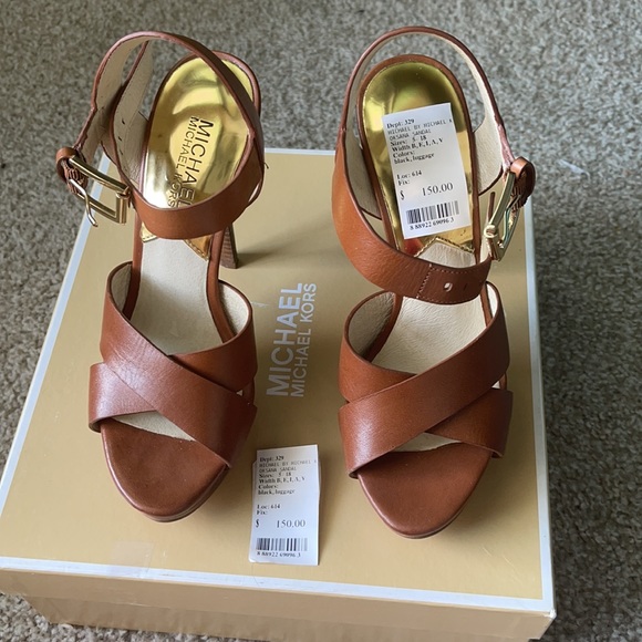 Michael Michael Kors Oksana Sandal - Picture 4 of 16